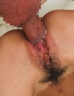 欲求不満気味の極上スレンダー篠めぐみちゃんが、逆マン繰りプレイで、男優の尻穴責め！騎乗位でハメ狂って、ザーメン中出し！